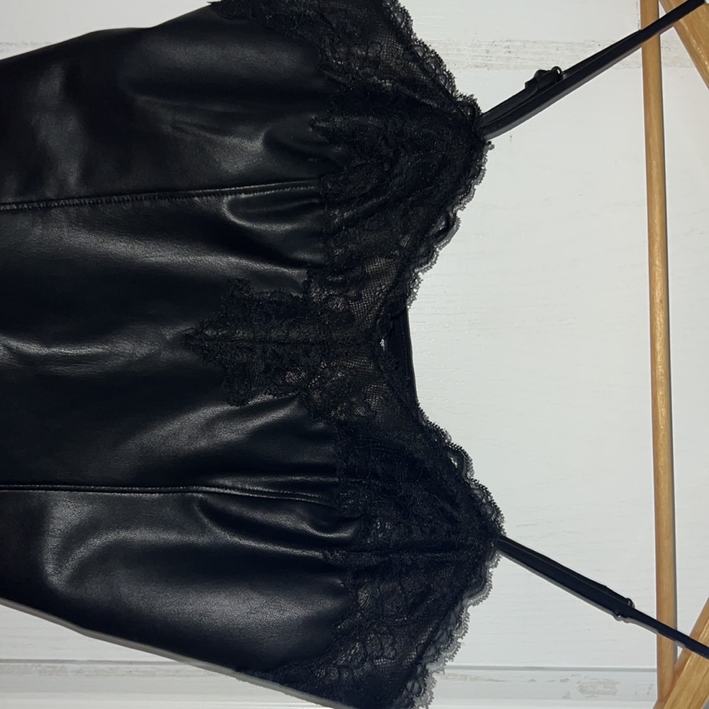EXPRESS BLACK LEATHER TOP - Picture 4 of 5